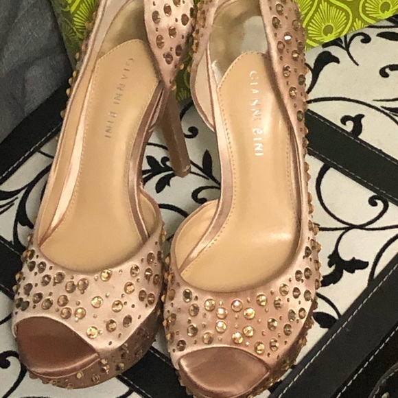 🌿Gianni Bini heels 👠🌿 - Picture 2 of 4